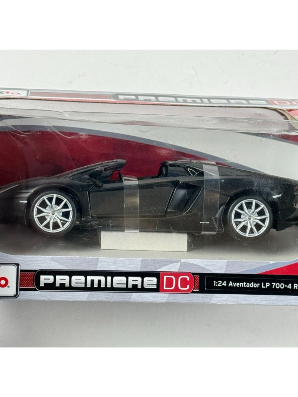 Maisto 2022 Lamborghini Aventador LP 700-4 Roadster Black 1:24 Die-Cast